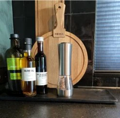 KROMS Peper En Zoutmolen Set - Peper En Zoutmolen Set Elektrisch -2 In 1 - Instelbare Maalgraad - Pepermolen - Zoutmolen - Peper En Zoutmolen Elektrisch 12 KROMS Peper En Zoutmolen Set - Peper En Zoutmolen Set Elektrisch -2 In 1 - Instelbare Maalgraad - Pepermolen - Zoutmolen - Peper En Zoutmolen Elektrisch -Tefal Keuken Verkoopwinkel 1200x1176 1