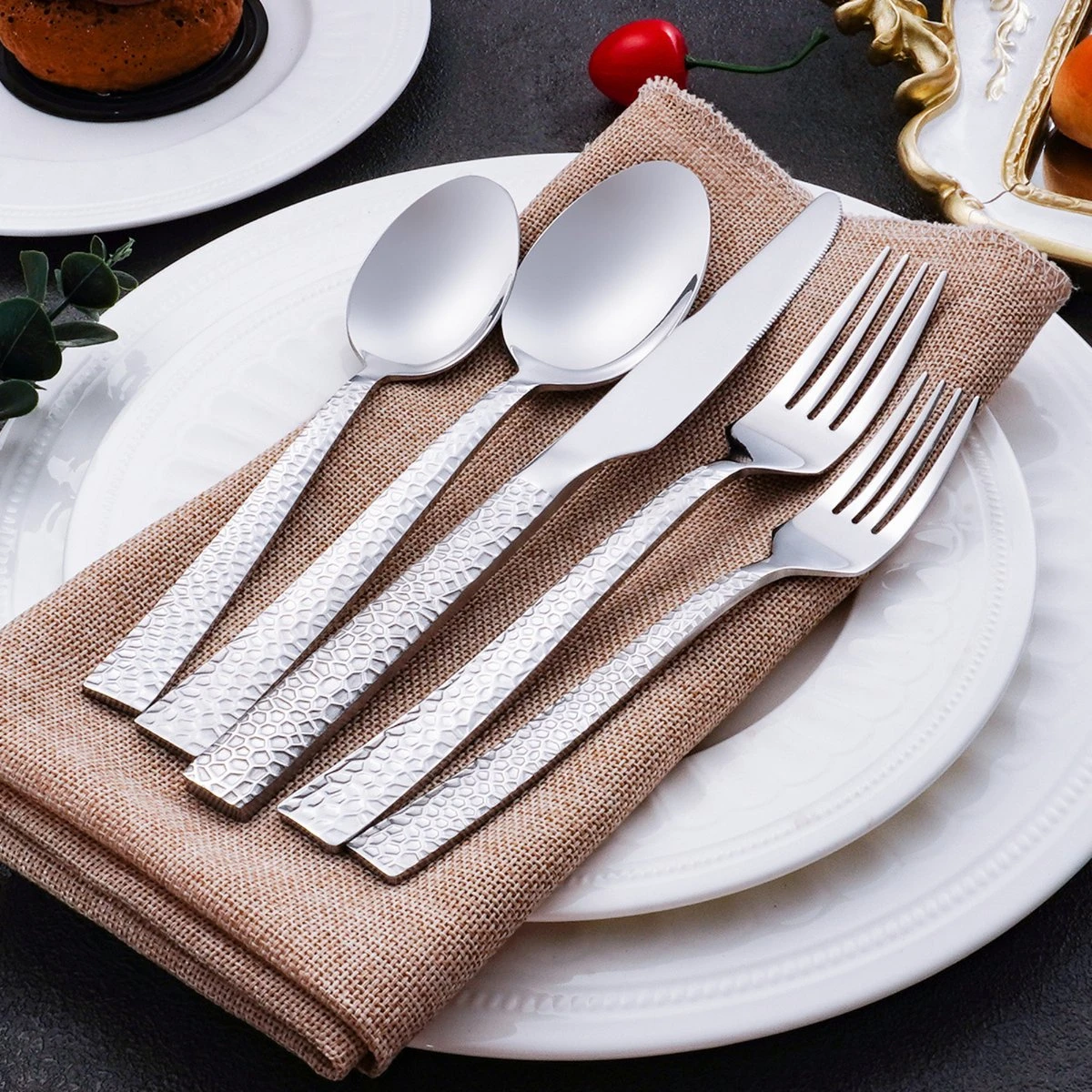 Deleca 6 Persoons Bestekset Deluxe (30-delig) - Vorken, Lepels En Messen - Vaatwasserbestendig - Gehamerd - Zilver / RVS 3 Deleca 6 Persoons Bestekset Deluxe (30-delig) - Vorken, Lepels En Messen - Vaatwasserbestendig - Gehamerd - Zilver / RVS - Afbeelding 3