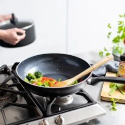 GreenPan Memphis Keramische Wokpan - Ø 28 Cm - PFAS-vrij 25 GreenPan Memphis Keramische Wokpan - Ø 28 Cm - PFAS-vrij -Tefal Keuken Verkoopwinkel 1200x1200 377