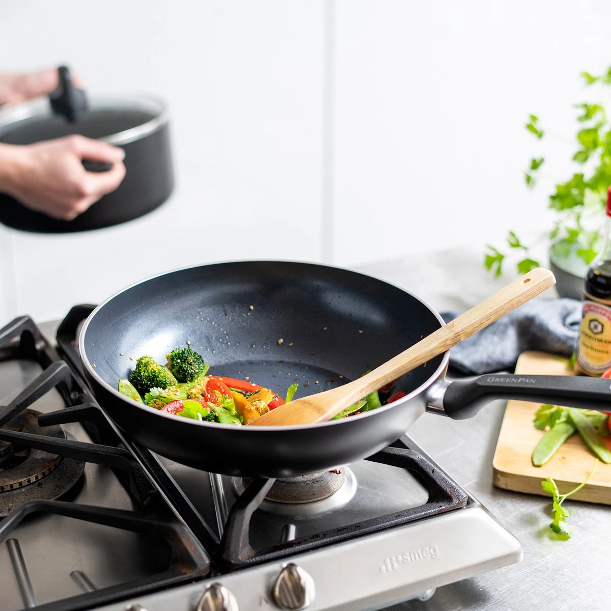 GreenPan Memphis Keramische Wokpan - Ø 28 Cm - PFAS-vrij 7 GreenPan Memphis Keramische Wokpan - Ø 28 Cm - PFAS-vrij - Afbeelding 7