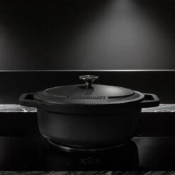 Gietijzeren Braadpan - Sudderpan Zwart Van Daumonet - Ovaal - Ø 29 Cm - 3 Liter - 100% PFAS & PFOA Vrij - Emaille - Geschikt Voor Alle Warmtebronnen - Elektrisch - Gas - Halogeen - Inductie - Keramisch - Vaatwasserbestendig -Tefal Keuken Verkoopwinkel 1200x1200 587