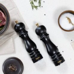 Deleca Luxe Peper En Zoutmolen Set - Met Geschenkdoos - Zout / Pepermolen - Rubberhout - Zwart & Goud -Tefal Keuken Verkoopwinkel 1200x1200 822