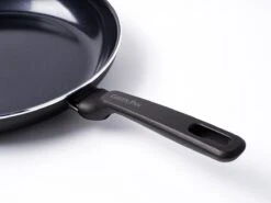 GreenPan Memphis Koekenpannenset - 3-delig - Zwart - Inductie - PFAS-vrij 23 GreenPan Memphis Koekenpannenset - 3-delig - Zwart - Inductie - PFAS-vrij -Tefal Keuken Verkoopwinkel 1200x900 11