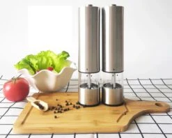MD-Goods ® Elektrische Peper En Zoutmolen Set - Pepermolen - RVS - Cadeau - Restaurant Kwaliteit 8 MD-Goods ® Elektrische Peper En Zoutmolen Set - Pepermolen - RVS - Cadeau - Restaurant Kwaliteit -Tefal Keuken Verkoopwinkel 1200x960 5