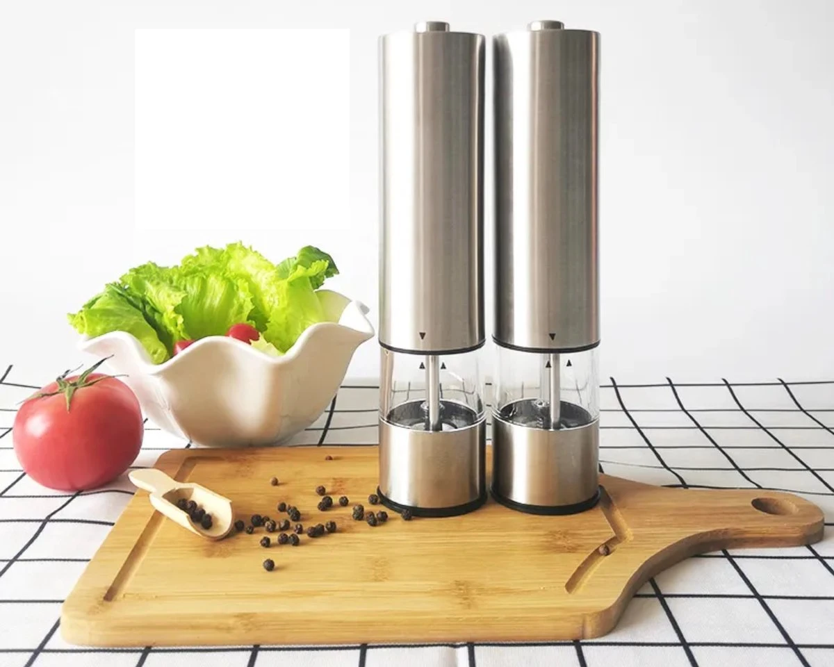 MD-Goods ® Elektrische Peper En Zoutmolen Set - Pepermolen - RVS - Cadeau - Restaurant Kwaliteit 4 MD-Goods ® Elektrische Peper En Zoutmolen Set - Pepermolen - RVS - Cadeau - Restaurant Kwaliteit - Afbeelding 4