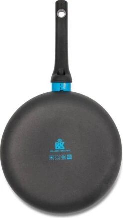 BK Blue Label Basics Hapjespan - Ø 24 Cm - Keramisch (PFAS Vrij) - Geen Inductie -Tefal Keuken Verkoopwinkel 679x1200
