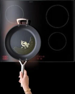 Le Creuset Koekenpan Les Forgées TNS - ø 28 Cm - Standaard Anti-aanbaklaag -Tefal Keuken Verkoopwinkel 951x1200